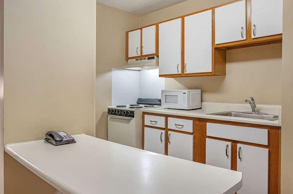 Suburban Studios Louisville East Habitación foto
