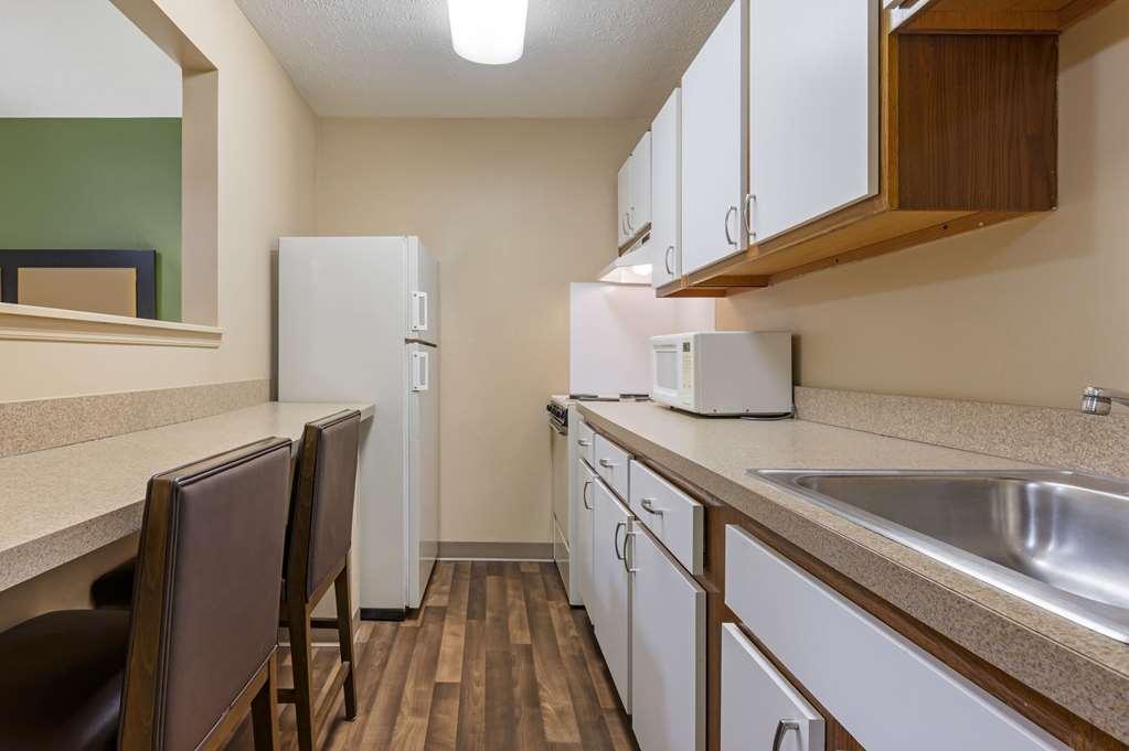 Suburban Studios Louisville East Habitación foto